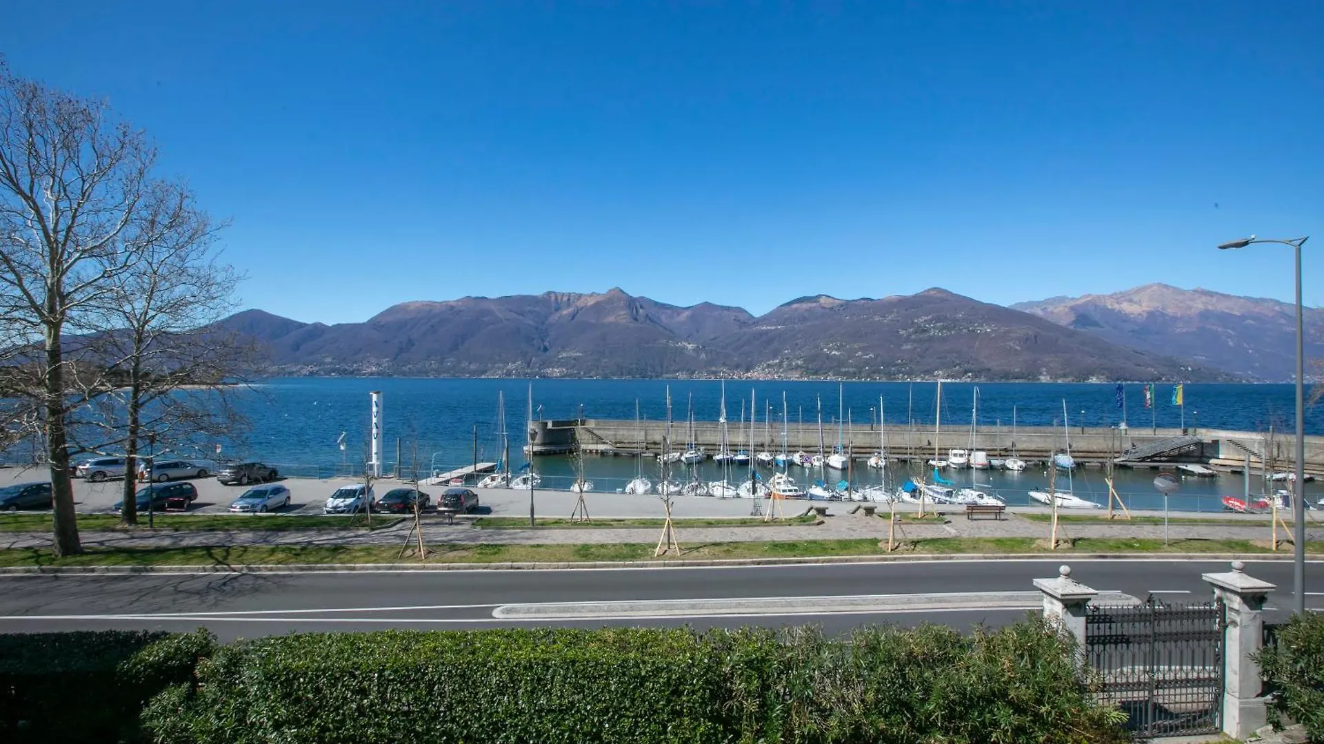 Apartament Residenza Gardenia Lake View Luino Center - Happy Rentals