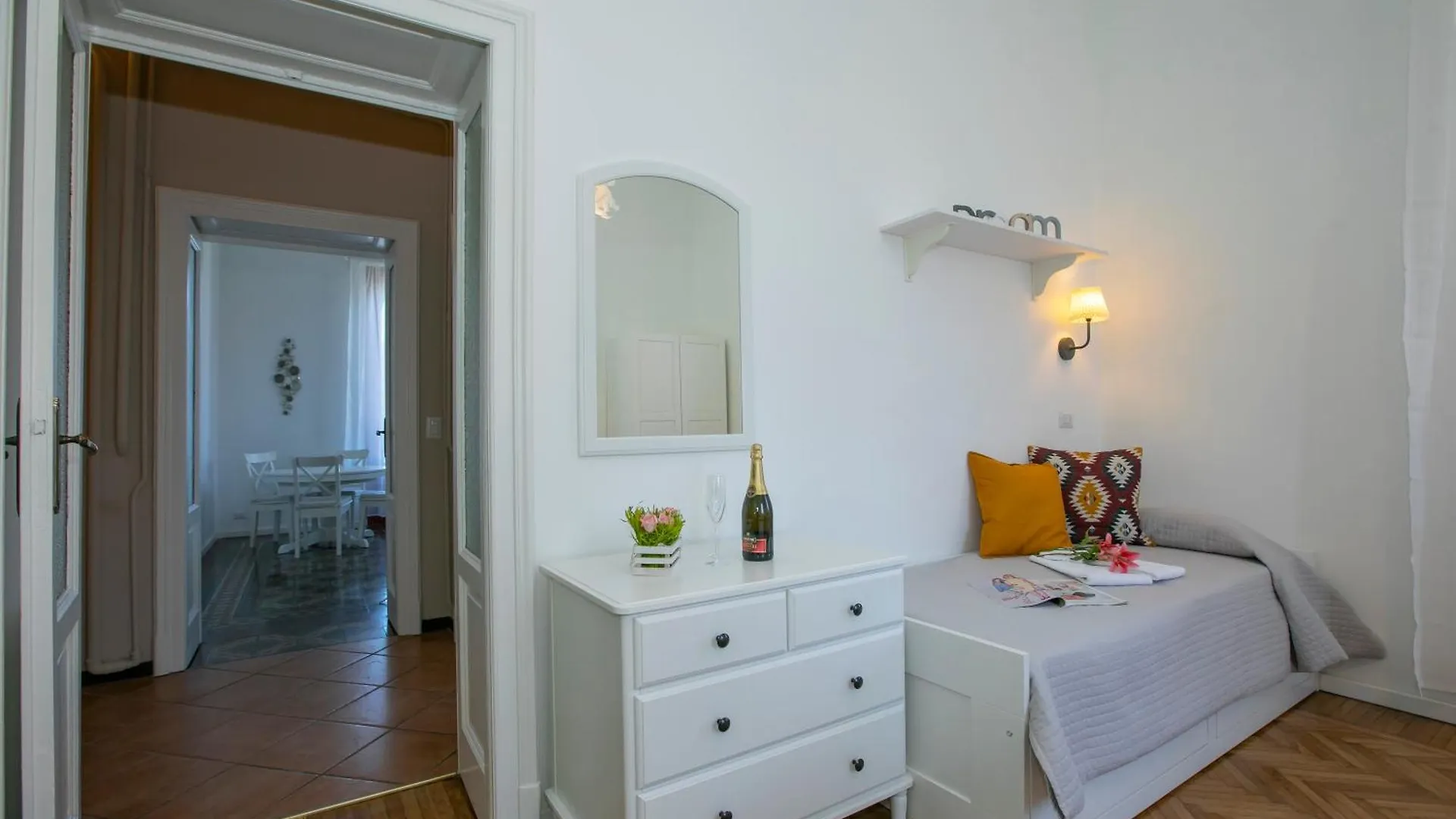 Apartament Residenza Gardenia Lake View Luino Center - Happy Rentals Włochy
